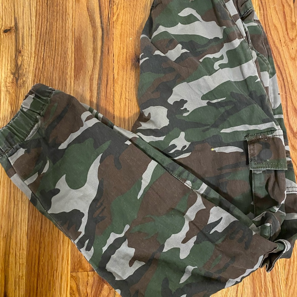 Forever 21 Girls camo pants US 9/10